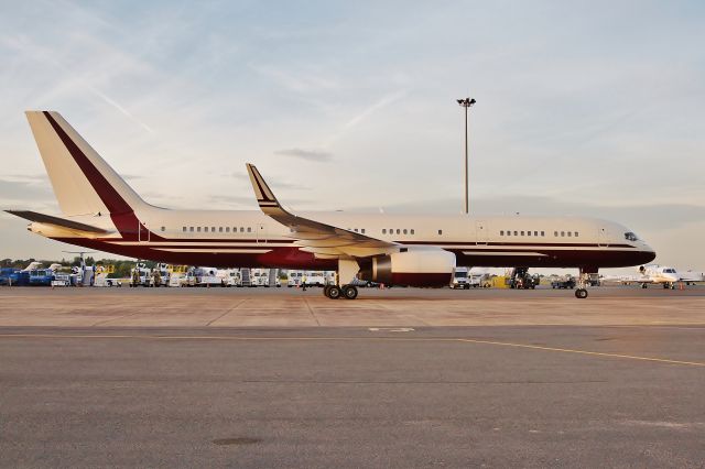 Boeing 757-200 (N770BB) - Winglets and Rolls Royce engines !