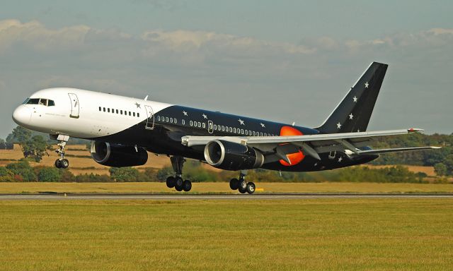 Boeing 737-800 (G-ZAPX)