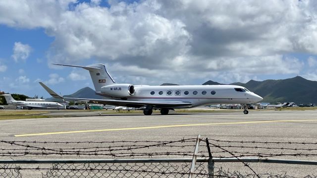 Gulfstream Aerospace Gulfstream G650 (M-ARJB) - M-ARJB, owned by JC Bamford Excavators, turning onto the runway @ SXM just prior to departing to Oxford, UK (OXF). 3/21/22. 