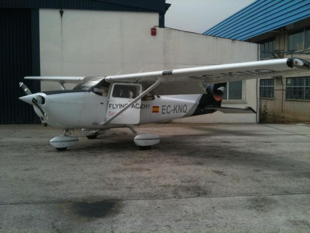 Cessna Skyhawk (EC-KNQ)