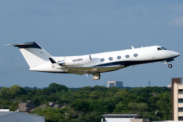 Gulfstream Aerospace Gulfstream 3 (N928BK) - Both Rolls Royce Speys churning loud and proud as this classic G-III heads off to Austin.