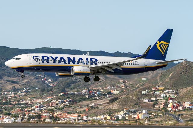 Boeing 737-800 (EI-DYA)