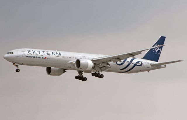 BOEING 777-300 (F-GZNE) - Air France / Boeing 777-328(ER) / MSN 37432 / F-GZNE "Skyteam" / MMMX 07/2020