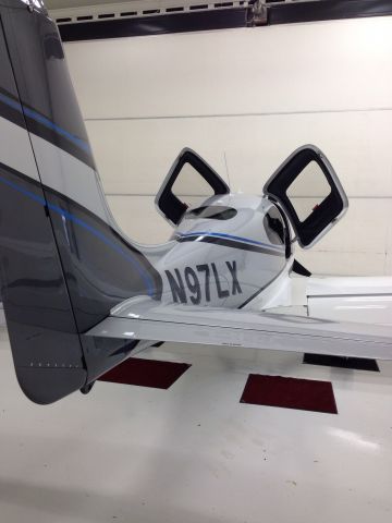 Cirrus SR-22 (N97LX)