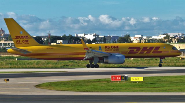 Boeing 757-200 (G-DHKC) - On landing RW31