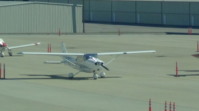 Cessna Skyhawk (N24126)