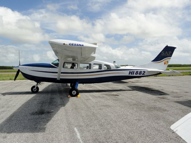 Cessna T207 Turbo Stationair 8 (HI882)