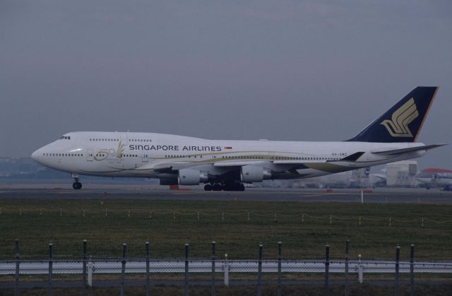 Boeing 747-400 (9V-SMZ) - Departure at Narita Intl Airport Rwy34L on 1997/12/28 " 50th Anniversary "