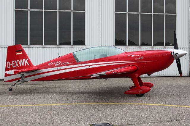EXTRA EA-300 (D-EXWK)