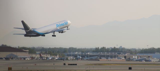 BOEING 767-300 (N311AZ)