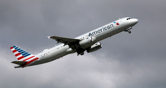 Airbus A321 (N510UW) - Shortly after departure is this 2009 American Airlines Airbus A321-231 from the Summer of 2020.