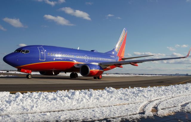 Boeing 737-700 (N489WN) - N489WN outbound on N for a LUV-ly 22R departure !