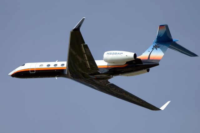 Gulfstream Aerospace Gulfstream V (N528AP) - 30L departure.