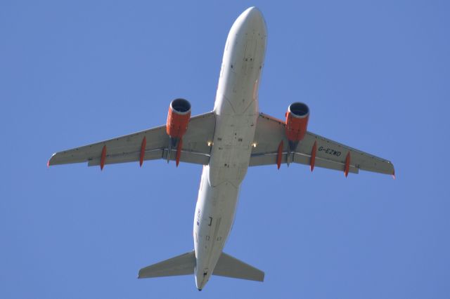 Airbus A320 (G-EZWD)