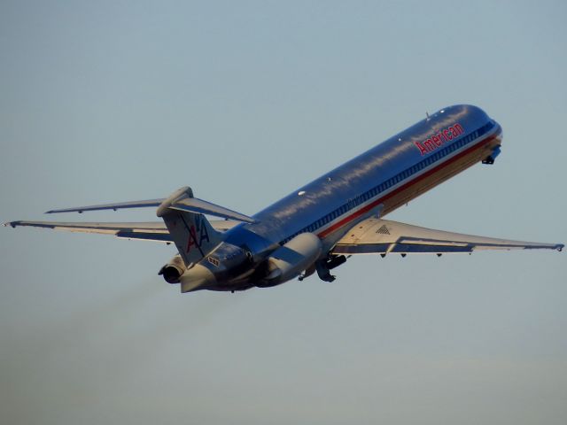 McDonnell Douglas MD-83 (N9615W)