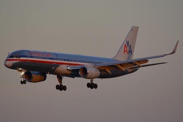 Boeing 757-200 (N665AA)