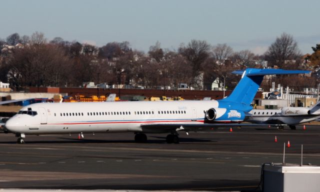 McDonnell Douglas MD-83 (N880DP) - Detroit Pistons in town playing the Celtics.