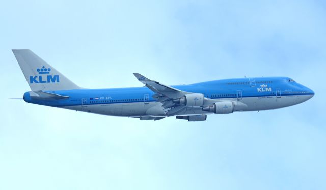 Boeing 747-200 (PH-BFL) - LIMA heads to AMS from SXM gracefully.