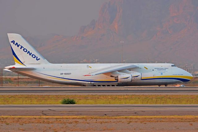 Antonov An-124 Ruslan (UR-82027) - Antonov Design Bureau An-124-100M UR82027 visited Phoenix-Mesa Gateway Airport, Arizona on July 28 and 29, 2019 to pick up four Boeing AH-64E Apache helicopters for the Indian Air Force. 