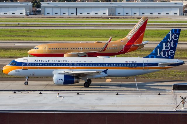 Airbus A320 (N763JB)