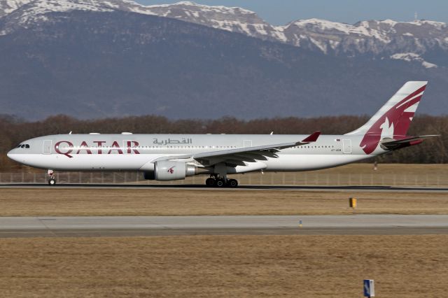 Airbus A330-300 (A7-AEM)