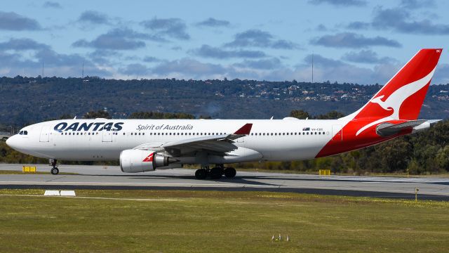 Airbus A330-200 (VH-EBC)