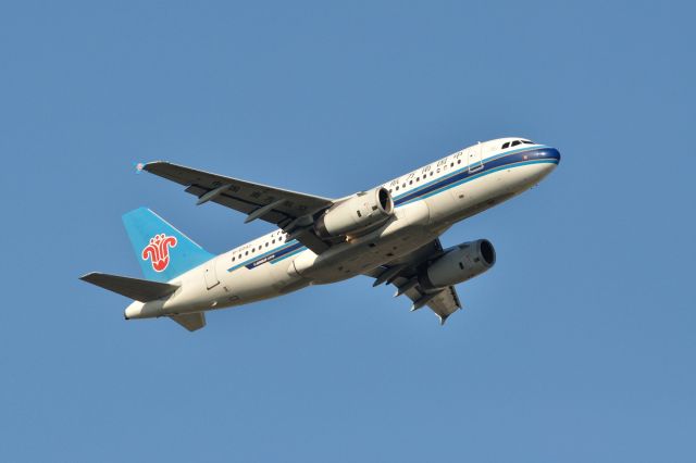 Airbus A319 (B-6042) - 2013/11/6