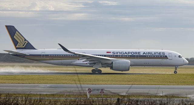 Boeing 777-200 (9V-SWZ) - West Of Runway 22R