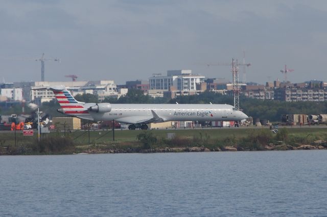 Canadair Regional Jet CRJ-200 (N613NN)