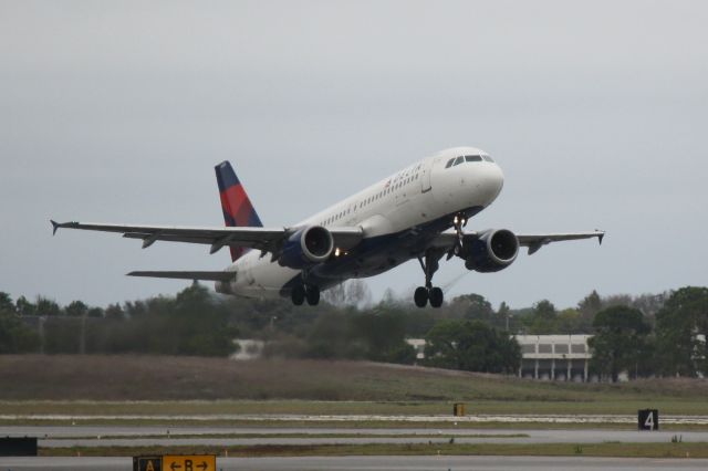 Airbus A320 (N330NW) - Delta Flight 1146 (N330NW) departs Runway 14 at Sarasota-Bradenton International Airport enroute to Detroit Metro/Wayne County Airport