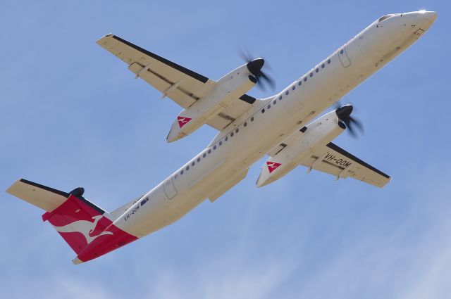 de Havilland Dash 8-400 (VH-QOM)