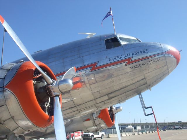 Douglas DC-3 (N17334) - Flagship Detroit in Nashville - Music City USA 30 Oct 08