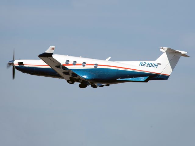 Pilatus PC-12 (N230UH) - Take off. A very successful single engine turbine aircraft.