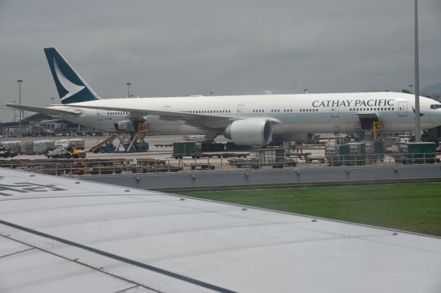 BOEING 777-300ER (B-KQE) - TAXI TO 07R