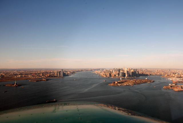 Cessna Skyhawk (N430EP) - The Hudson on a clear day.