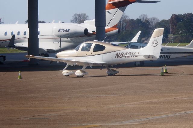 Cirrus SR-22 (N842HJ)