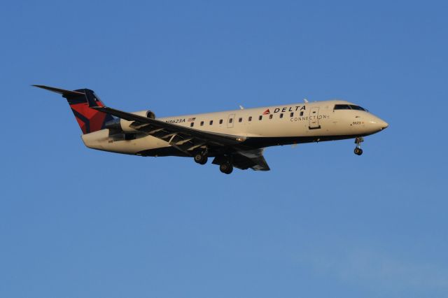 Canadair Regional Jet CRJ-200 (N8623A) - Arriving Montreal-Trudeau on runway 24R