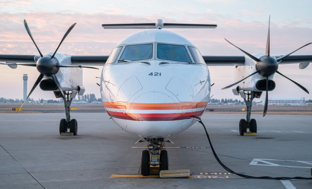 de Havilland Dash 8-100 (N421QX)