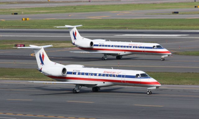 Embraer ERJ-135 (N739AE)