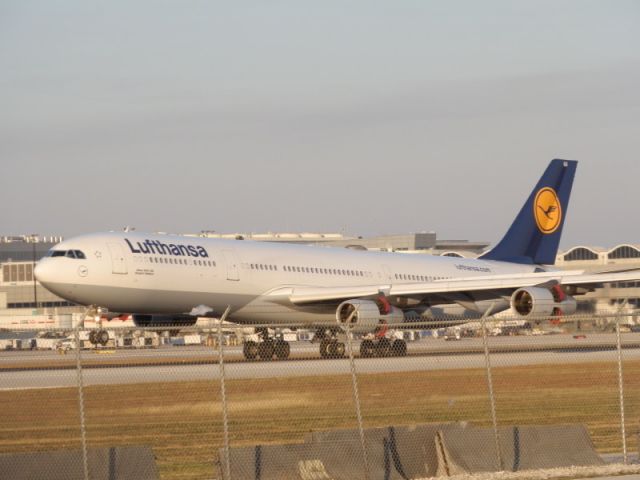 Airbus A340-300 (D-AIGS) - Reversers Deploying!