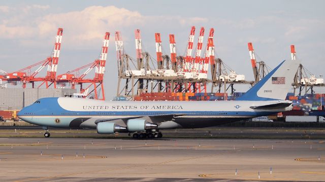 Boeing 747-200 (82-8000) - I tried to list the aircraft type as VC25 but flightaware kicks that out as "Invalid aircraft type."  If anyone knows how to fix that let me know please.