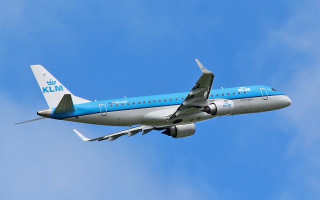 Embraer 170/175 (PH-EZW) - klm emb erj-190-100 ph-ezw training at shannon 30/6/17.