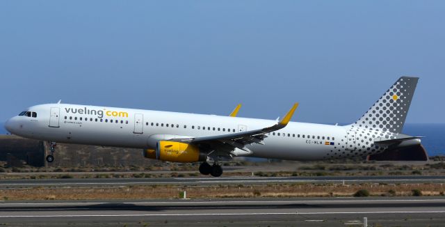 Airbus A321 (EC-MLM) - Aeropuerto de Gran Canaria