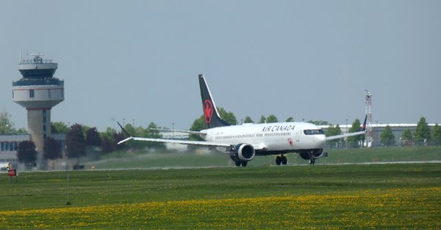 Boeing 737 MAX 8 (C-GELQ) - Shortly after touching down is this 2019 Air Canada Boeing 737 MAX8 in the Spring of 2024.