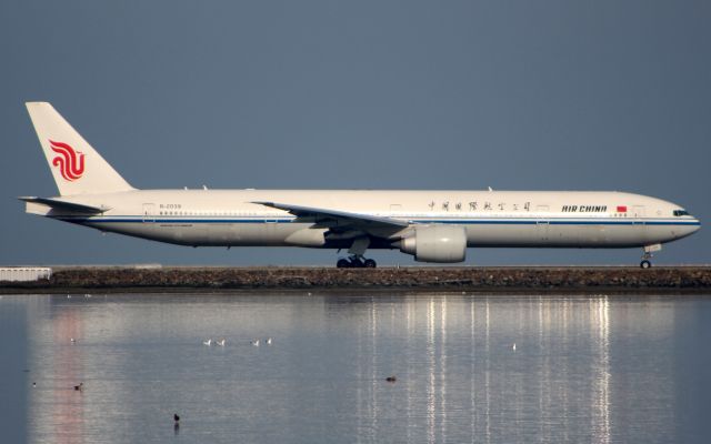 BOEING 777-300 (B-2039)