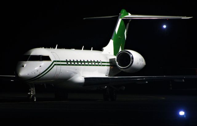 Bombardier Global 5000 (M-FINE) - Santa Maria Island International Airport - LPAZ - Azores. April 28, 2021.