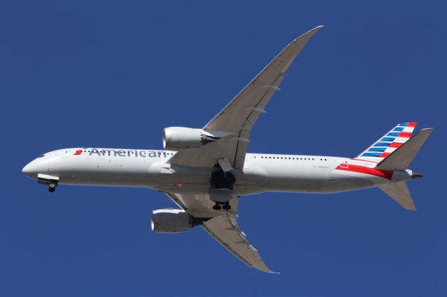 Boeing 787-9 Dreamliner (N833AA)