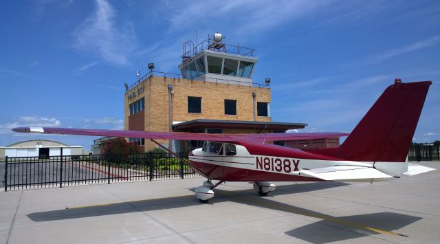 Cessna Skyhawk (N8138X)