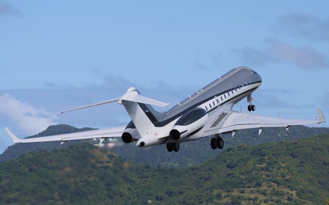 Bombardier Global Express (G-SHEF)