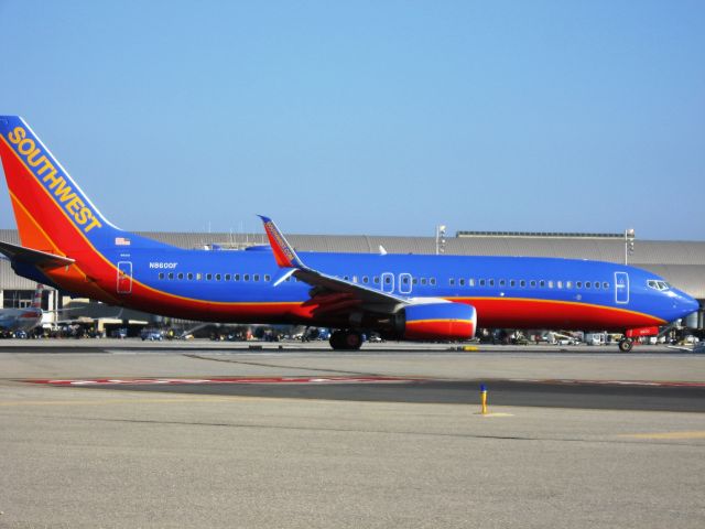 Boeing 737-800 (N8600F) - Line up and wait on RWY 20R